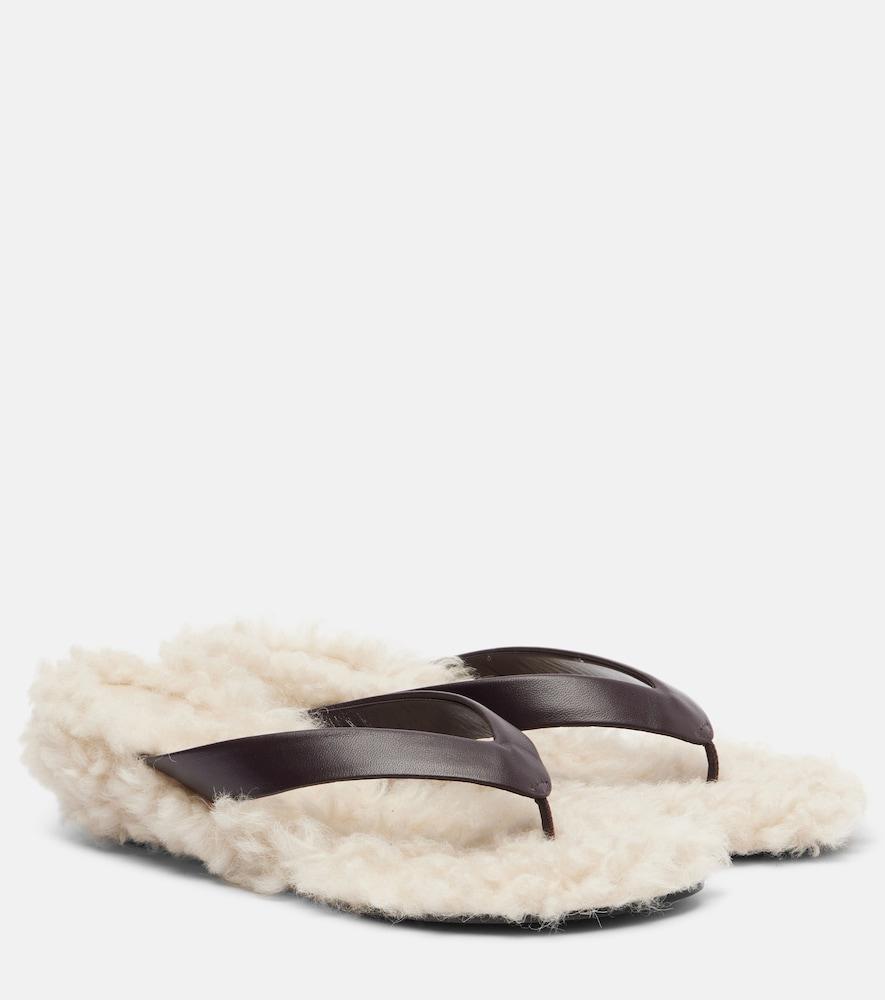 le monde béryl shearling-trimmed leather thong sandals
