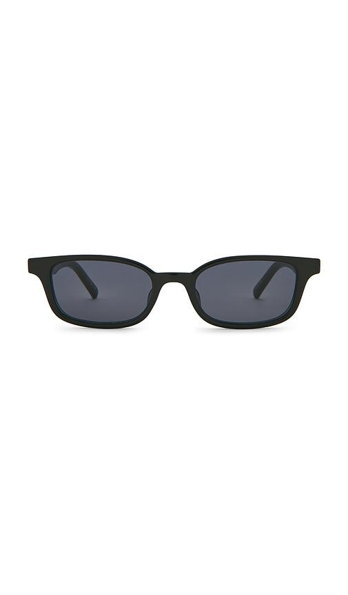 le specs echelon sunglasses in black.