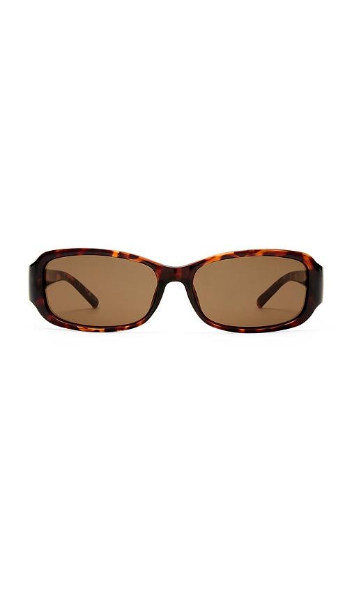 le specs gigglemug sunglasses in brown.