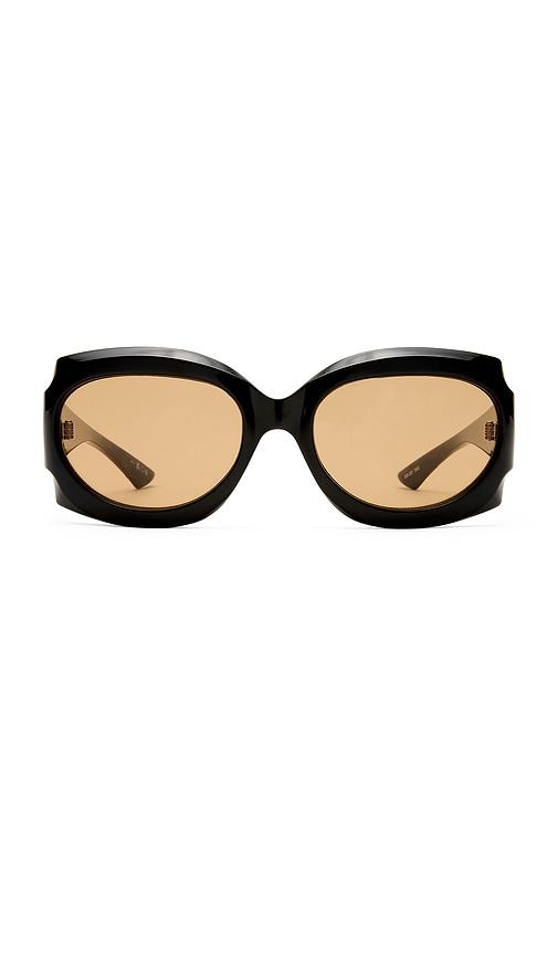le specs loveliness sunglasses in black.