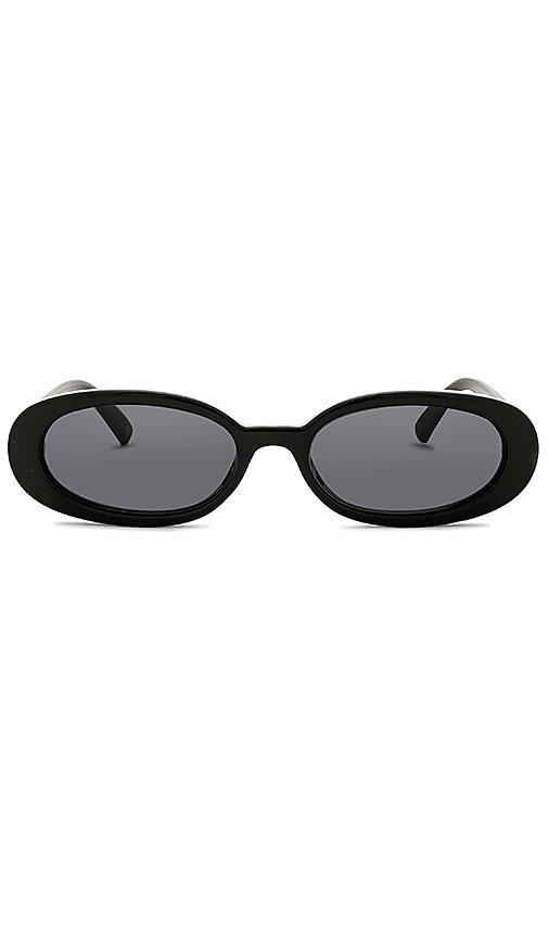 le specs outta love in black.