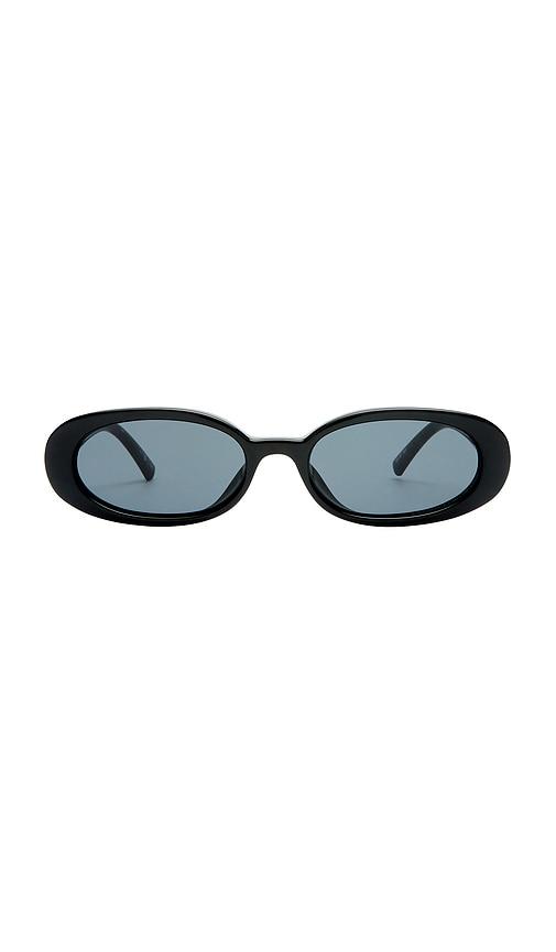 le specs outta love sunglasses in black.