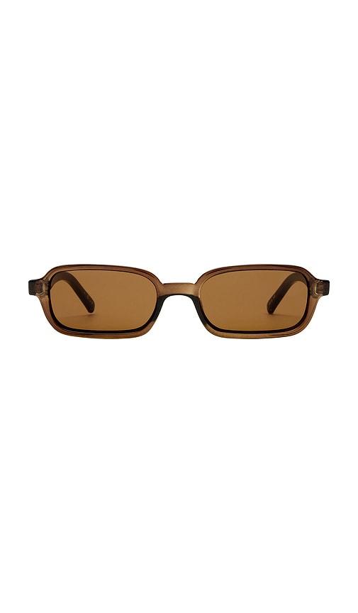 le specs pilferer sunglasses in brown.