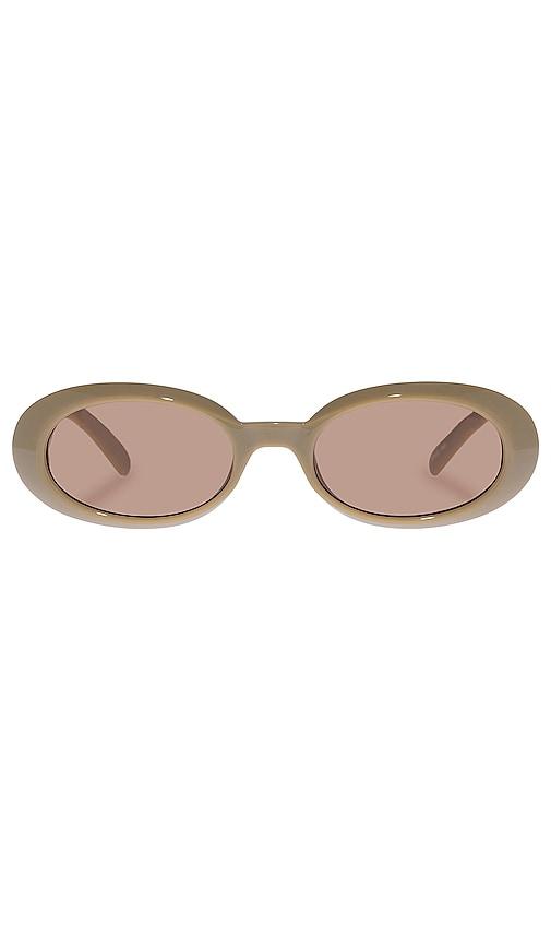 le specs work it! in tan.
