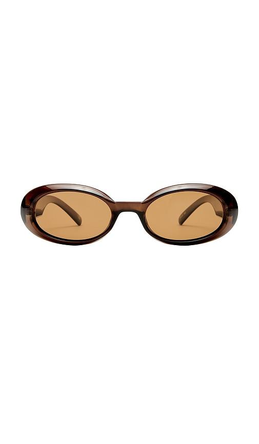 le specs work it! sunglasses in brown.
