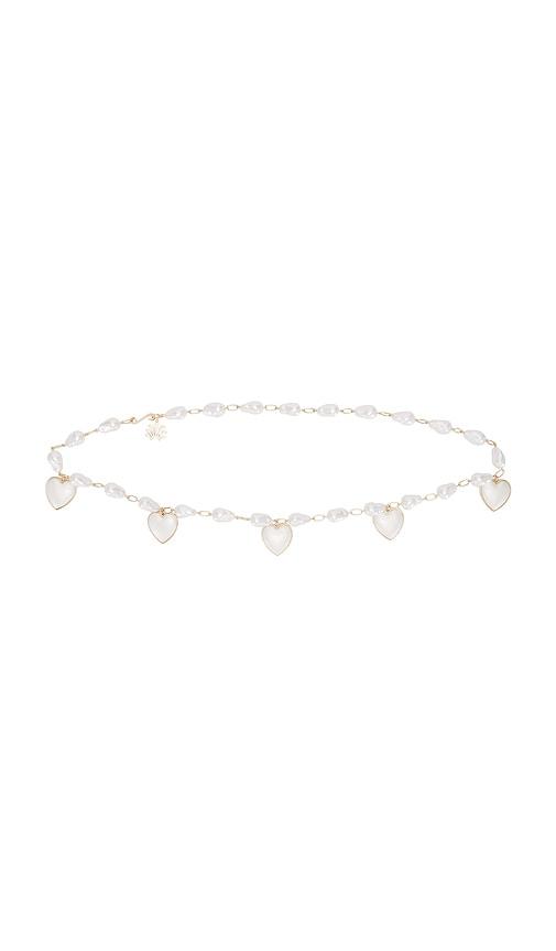 lele sadoughi heart charm chain belt in ivory.