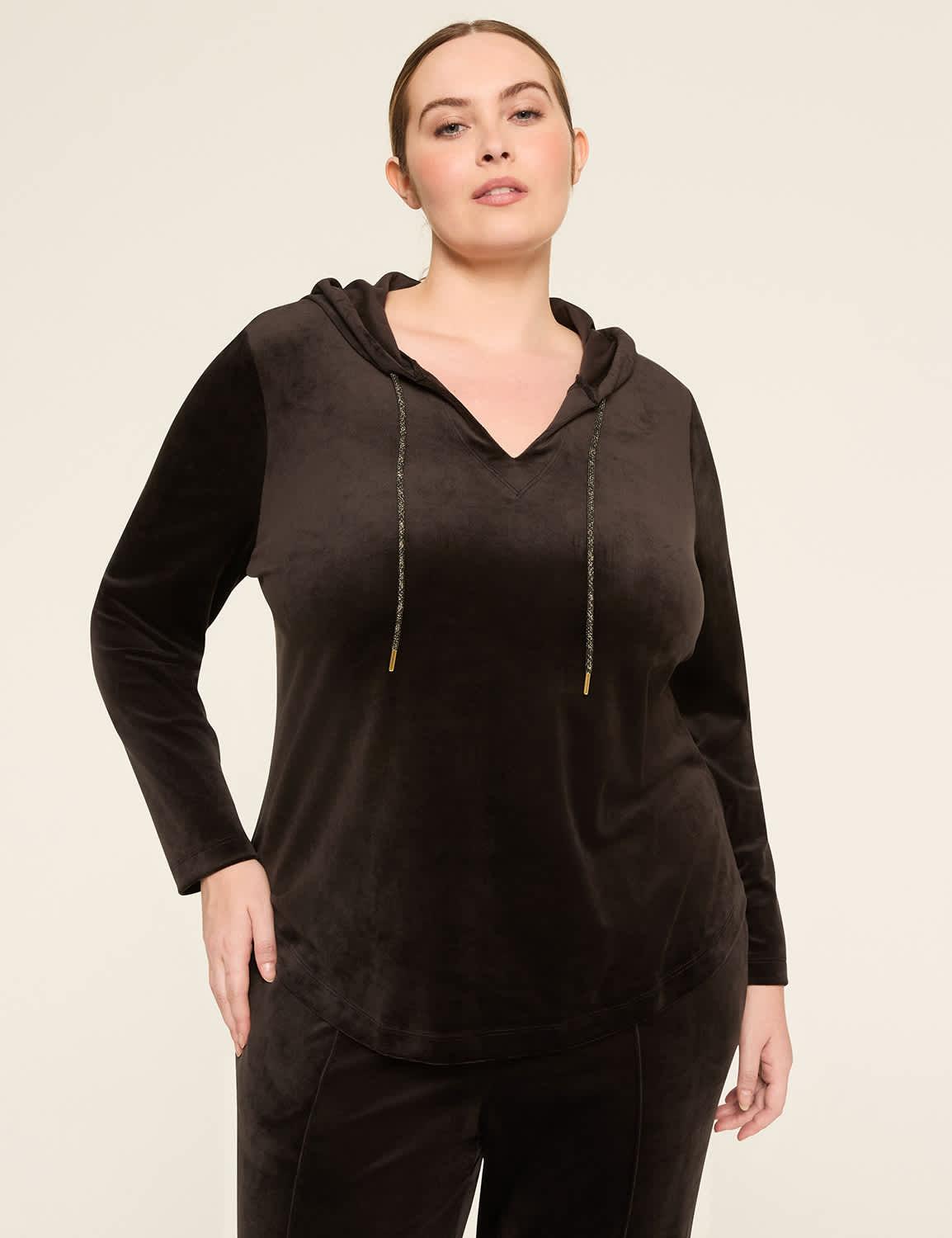 livi v-neck velour hoodie