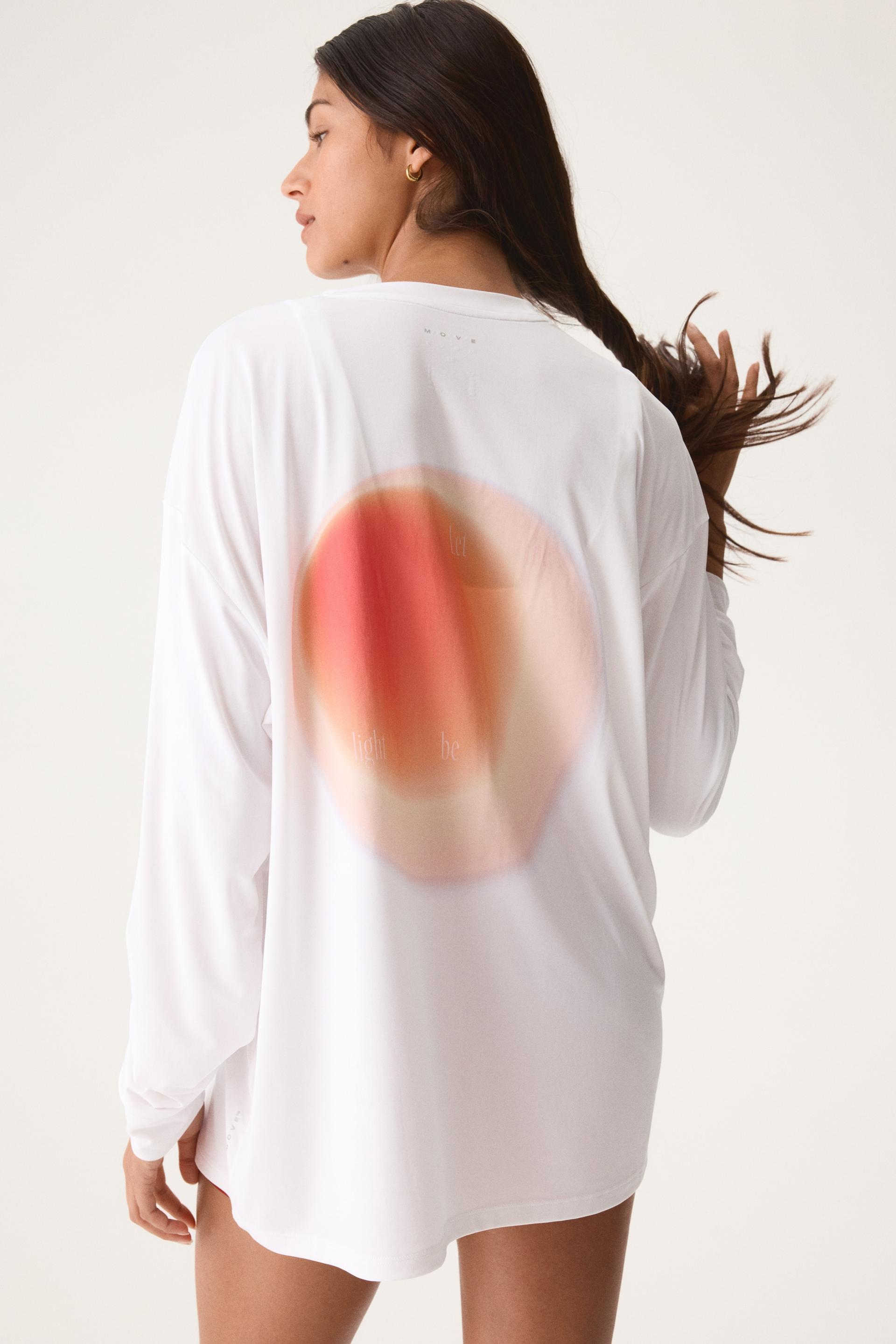loose-fit running top with drymove™