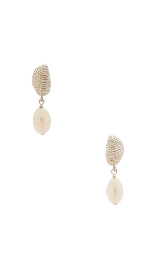 loren stewart pelagie pearl earrings in metallic silver.