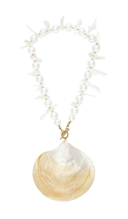 lovers and friends casey shell necklace in ivory.