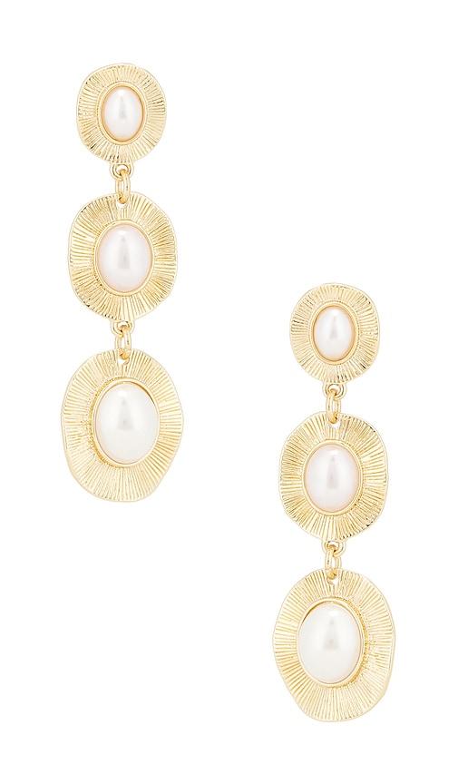 lovers and friends sana earrings in metallic gold.