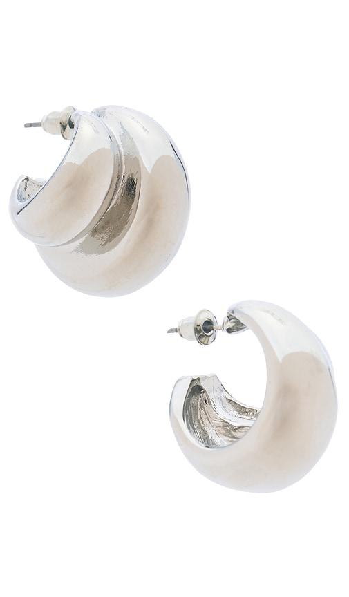 lovers and friends sana earrings in metallic silver.