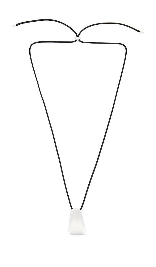 lovers and friends soya necklace in metallic silver.
