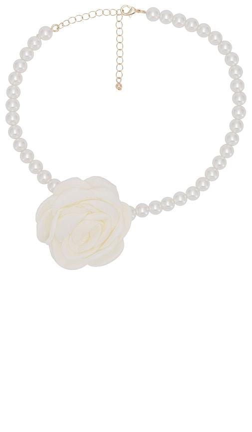 lovers and friends zosia necklace in white.