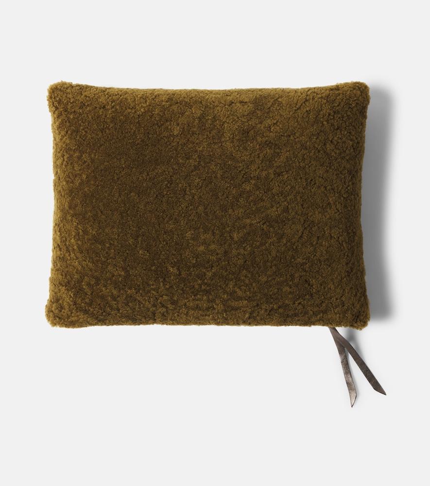 maison de vacances shearling cushion