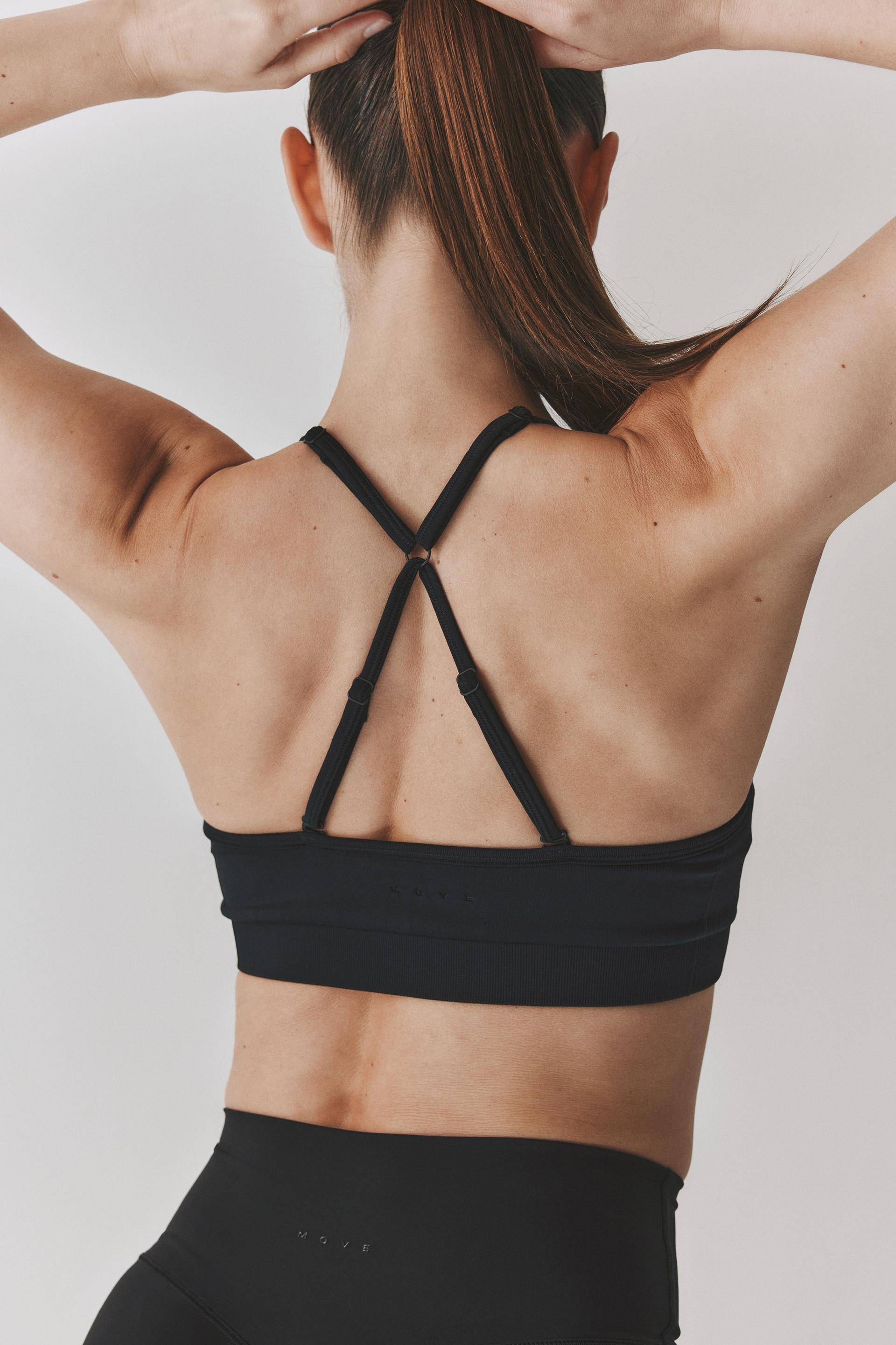 medium support seamless sports bra with drymove™