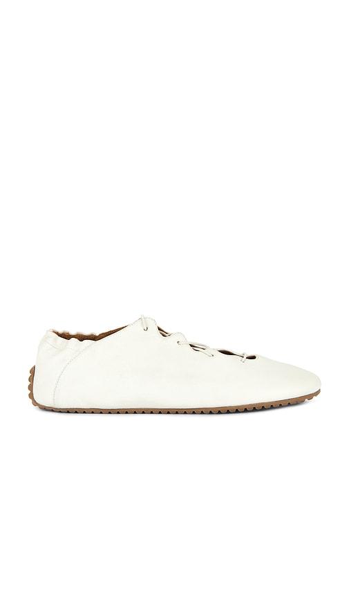 odissi milly scallop flat in cream. - size 37 (also in 38, 39)