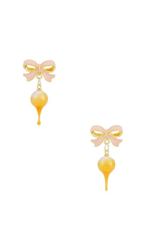 ottolinger bow pearl earring in metallic gold.
