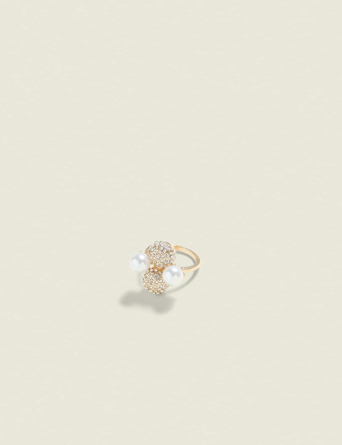 pave & pearlized cluster ring