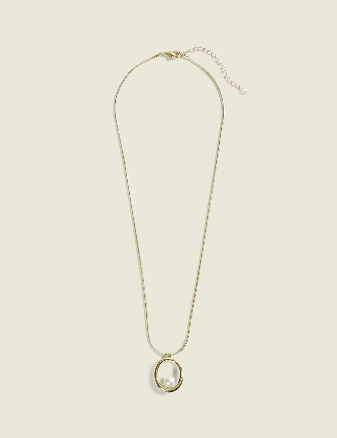 pearlized circle pendant necklace