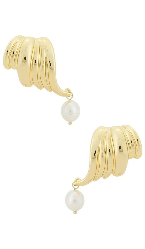 petit moments canyon earring in metallic gold.