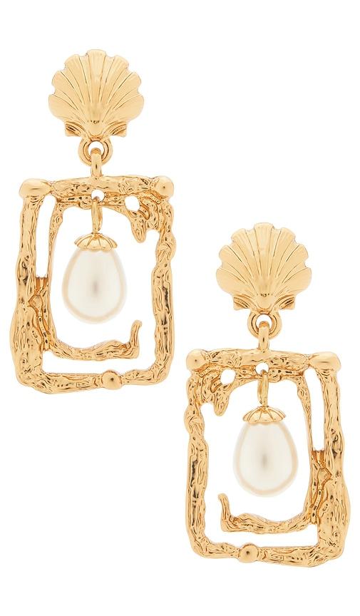 petit moments castaway earring in metallic gold.