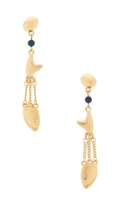 petit moments fish chain earrings in metallic gold.