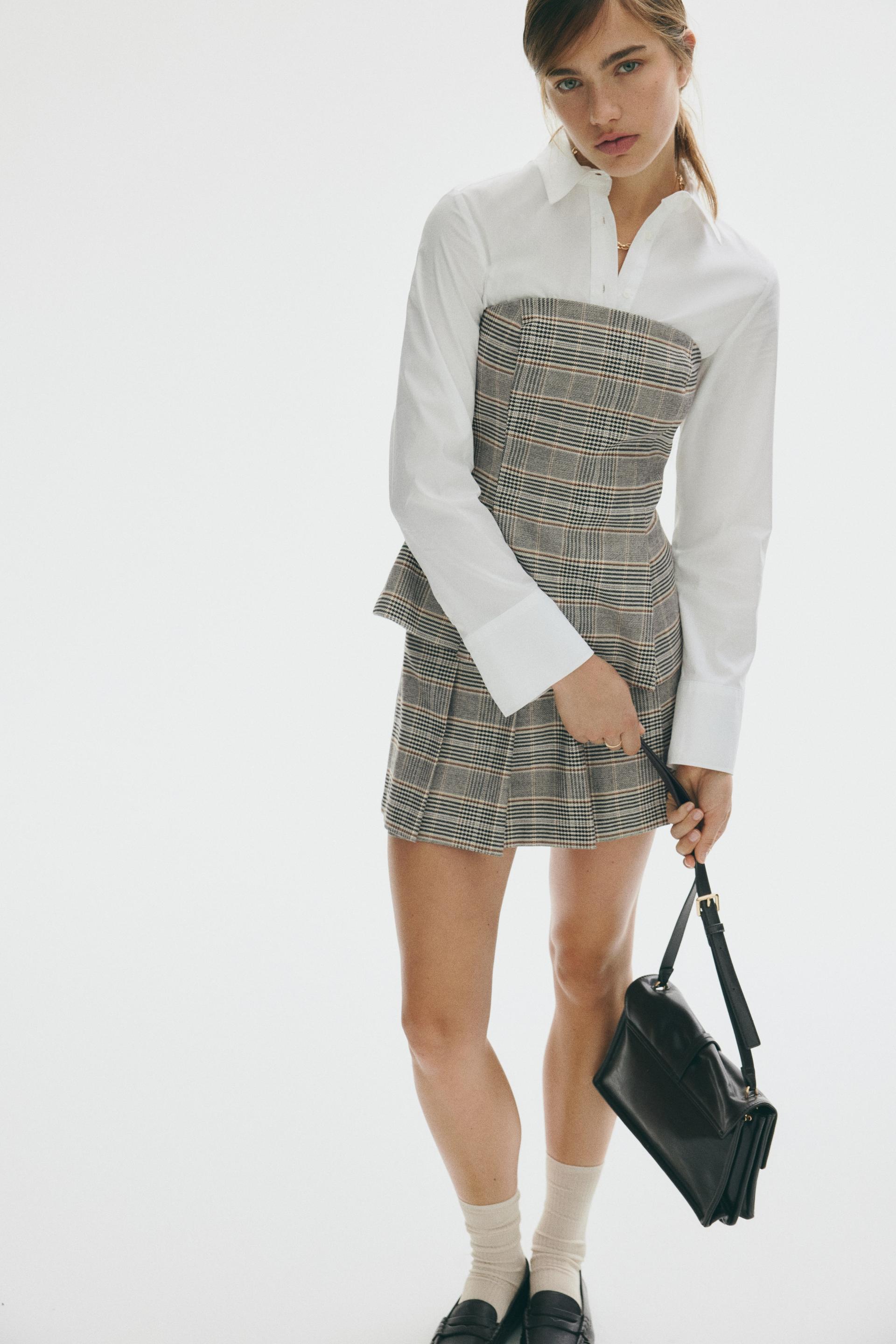 pleated skirt