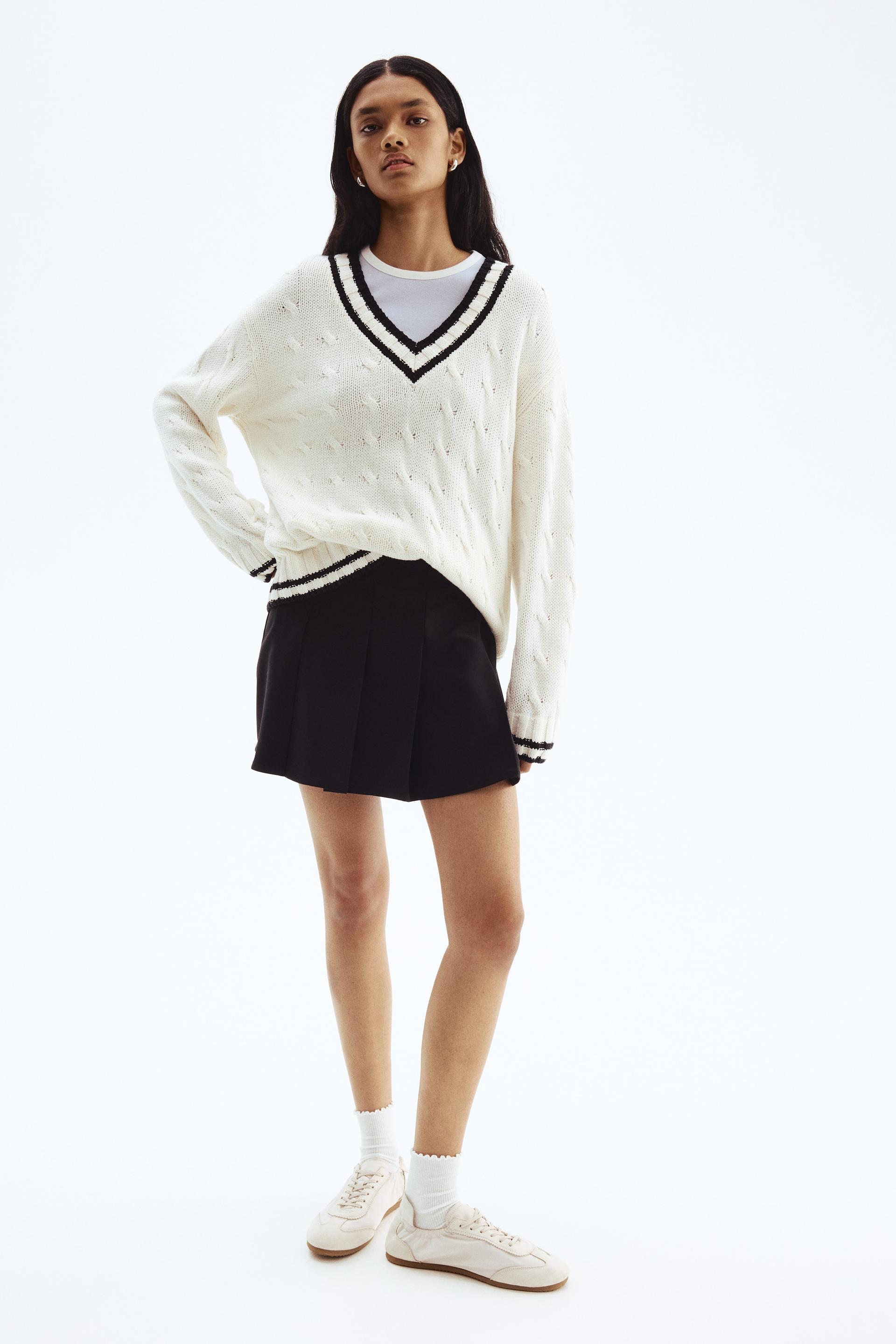 pleated skirt