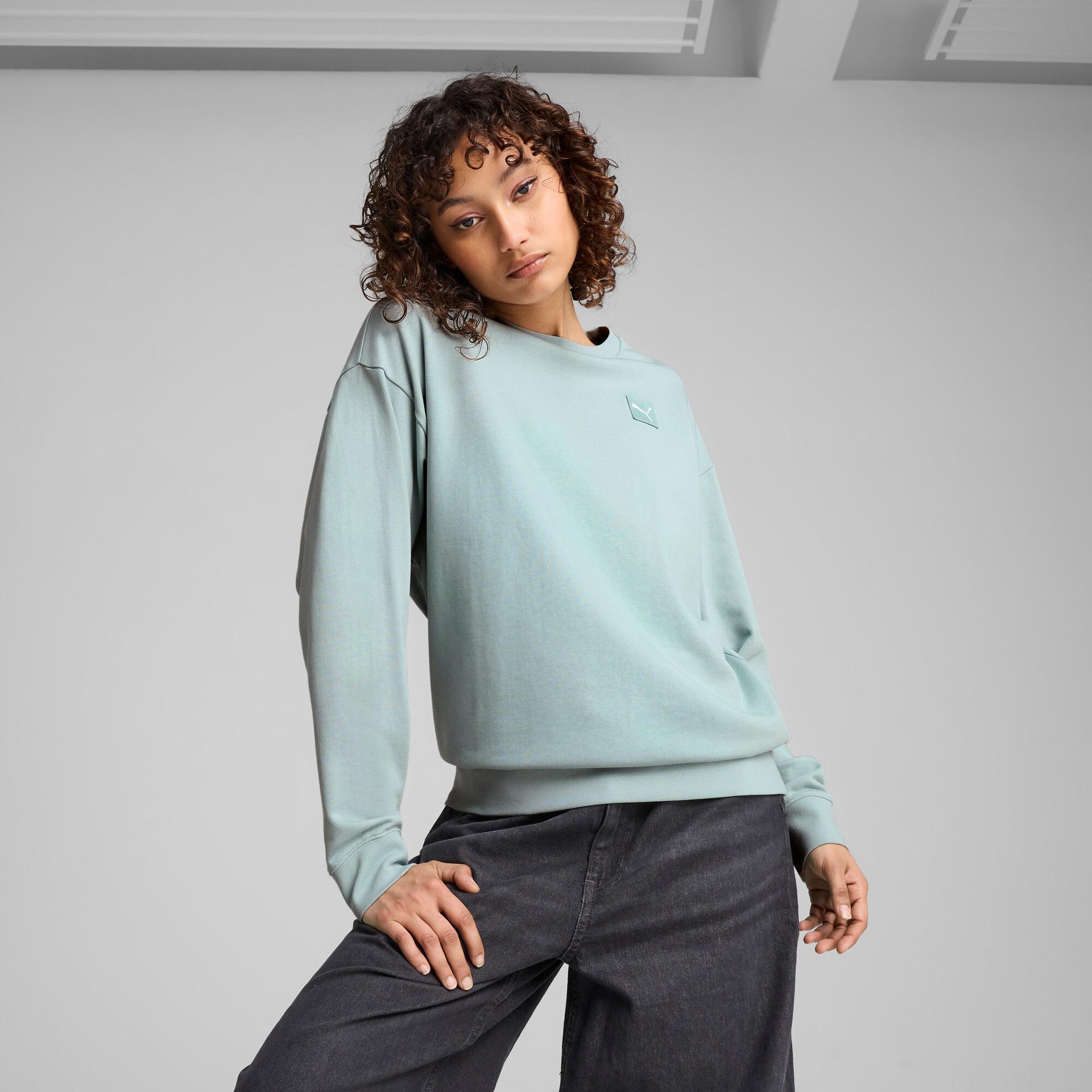 puma elevated essentials women's comfort crew sweatshirt in green, size l