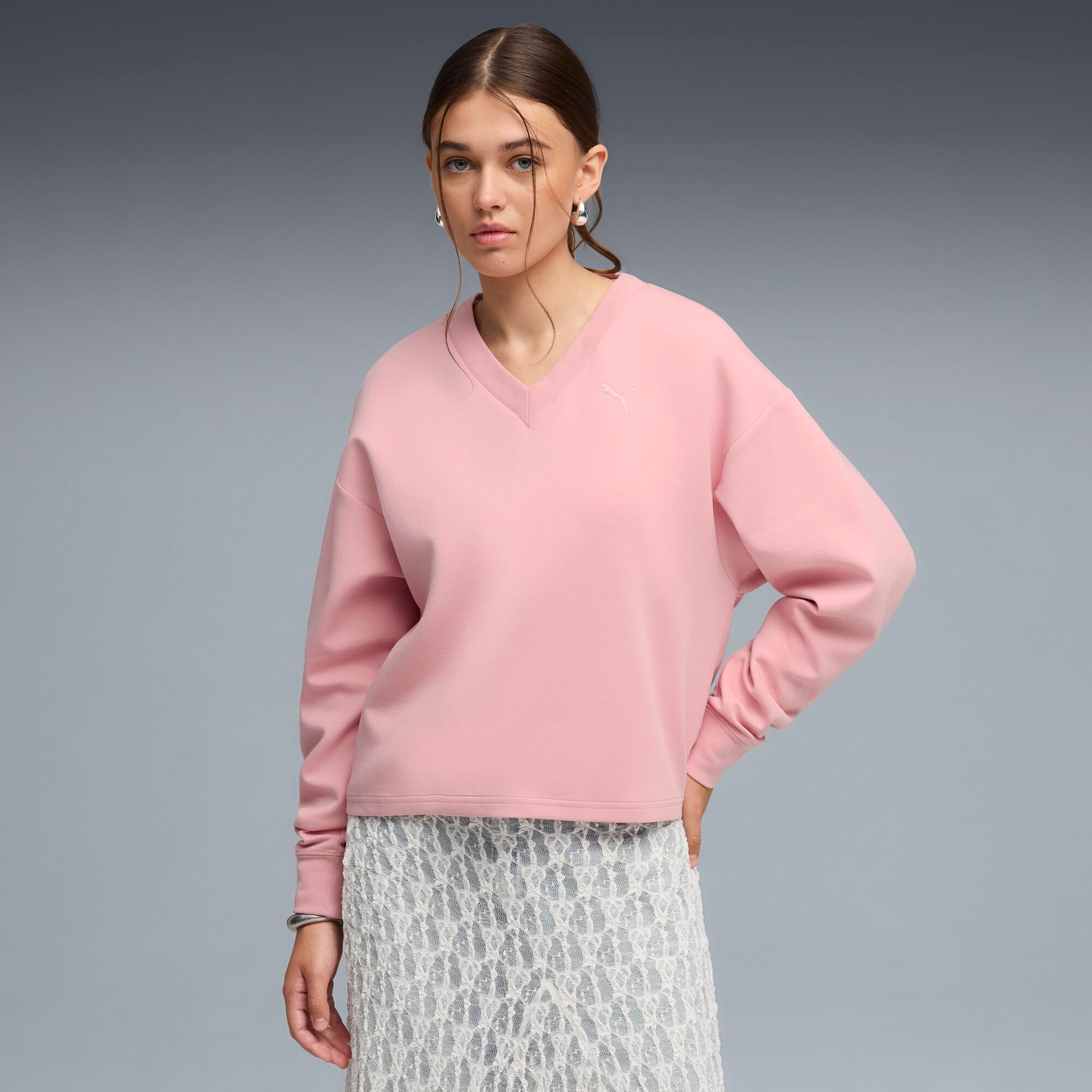 puma elevated essentials women's v-neck sweatshirt in pink, size l