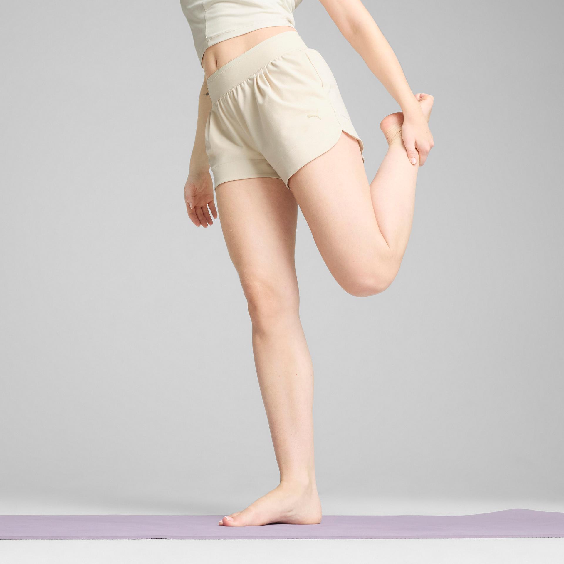 puma move cloudspun women's shorts in white, size l