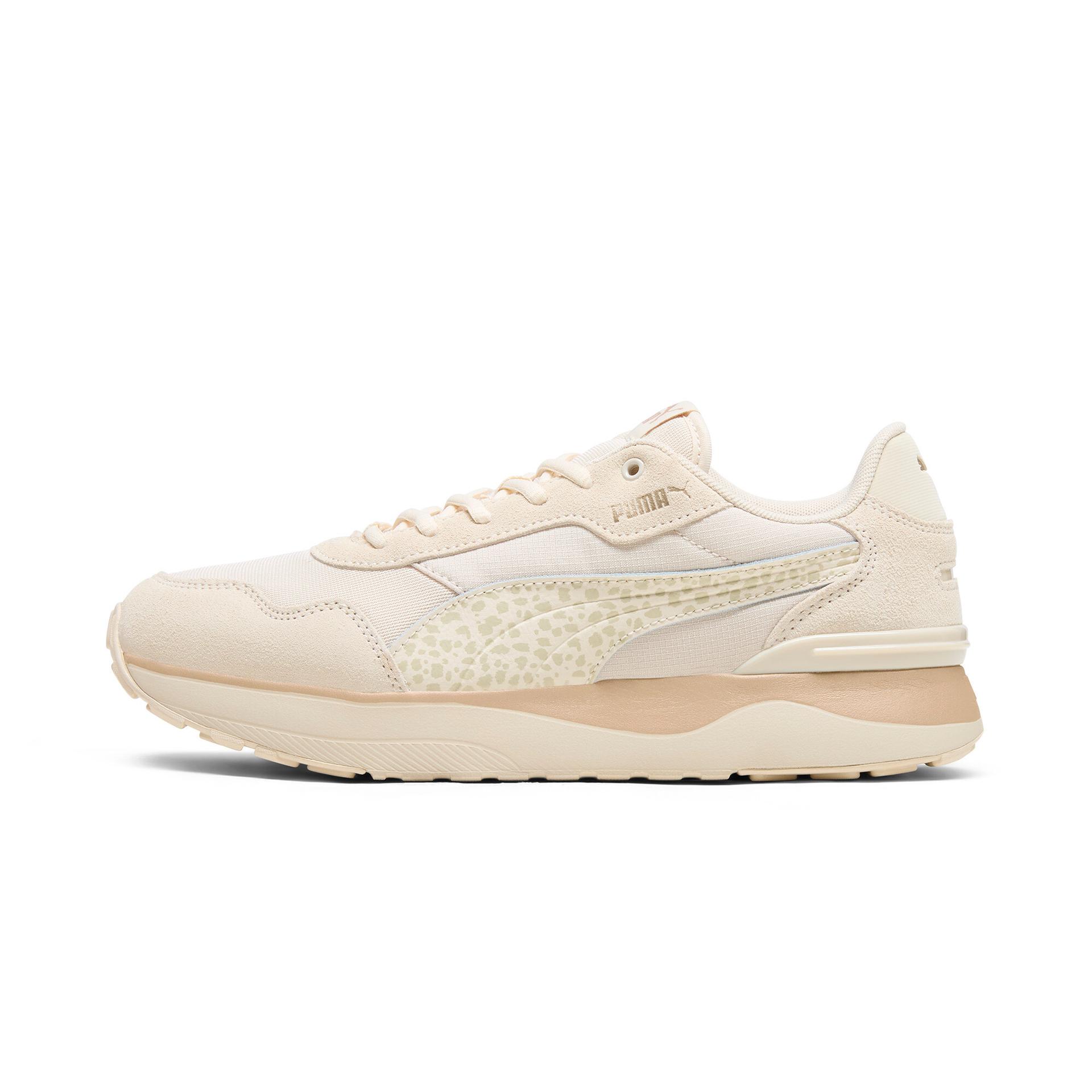 puma r78 voyage animal fever women's sneakers in white, size 7