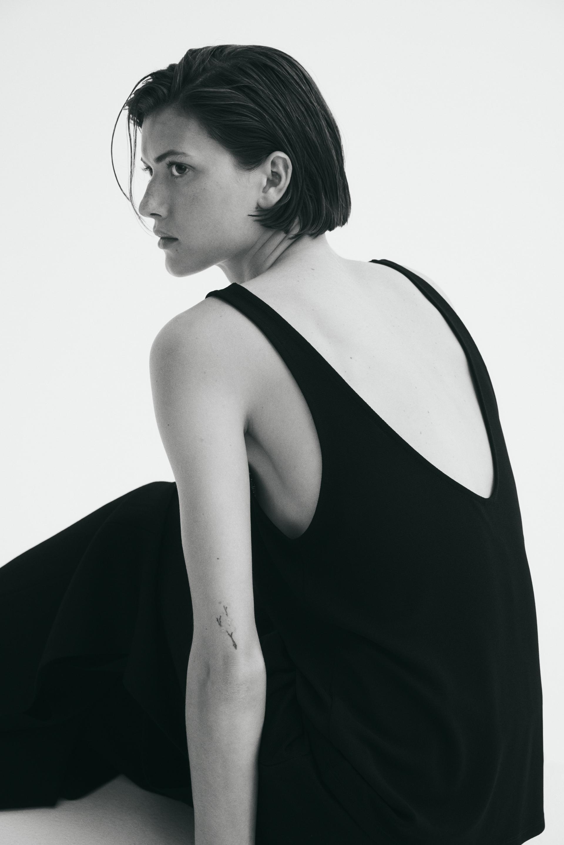 scoop-neck tank top