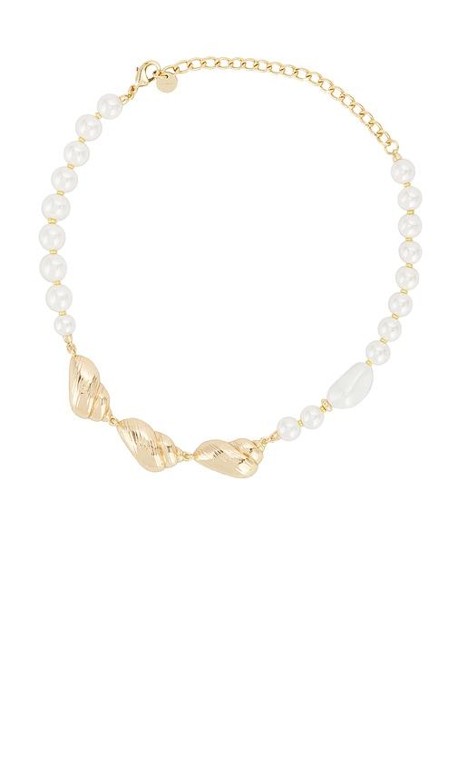 self-portrait gold shell and pearl necklace in metallic gold.