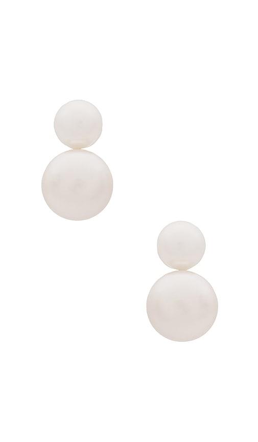 shashi bianca pearl earring in ivory.
