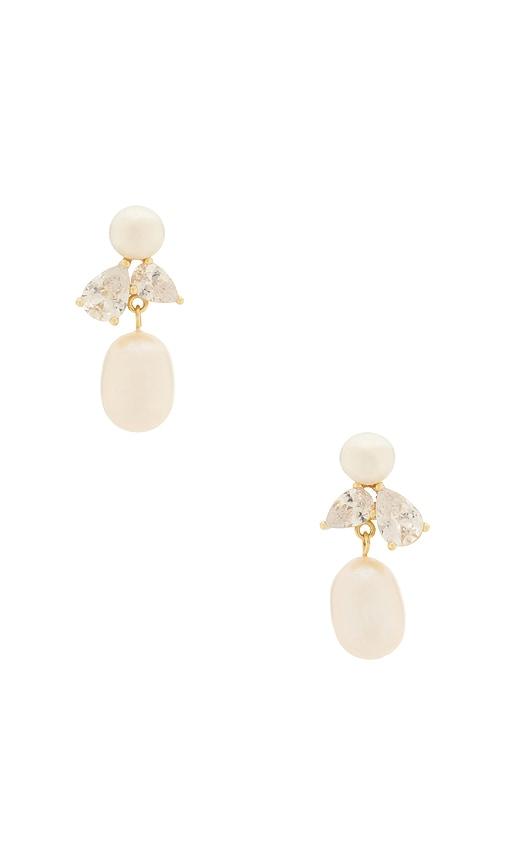 shashi cecilia pearl earring in metallic gold.