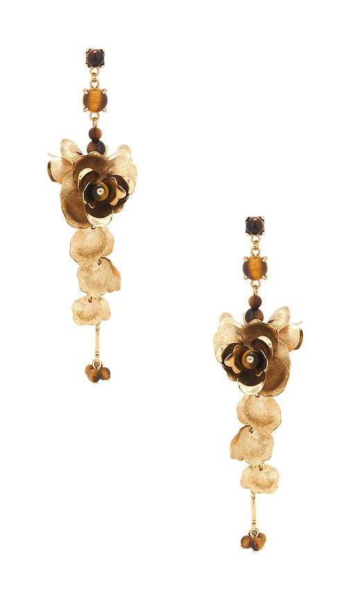 shashi gardenia earring in metallic gold.