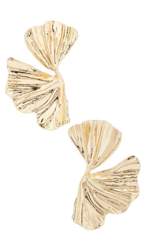 shashi palmera earring in metallic gold.