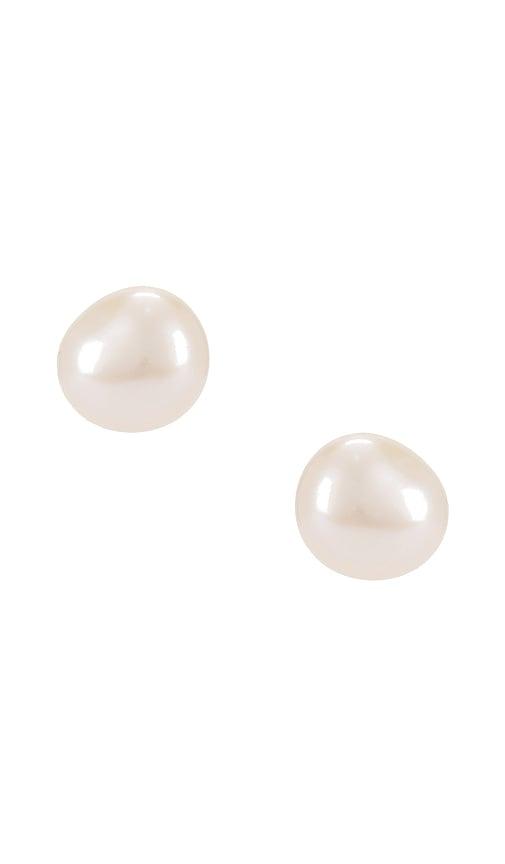 shashi pearl stud earring in ivory.