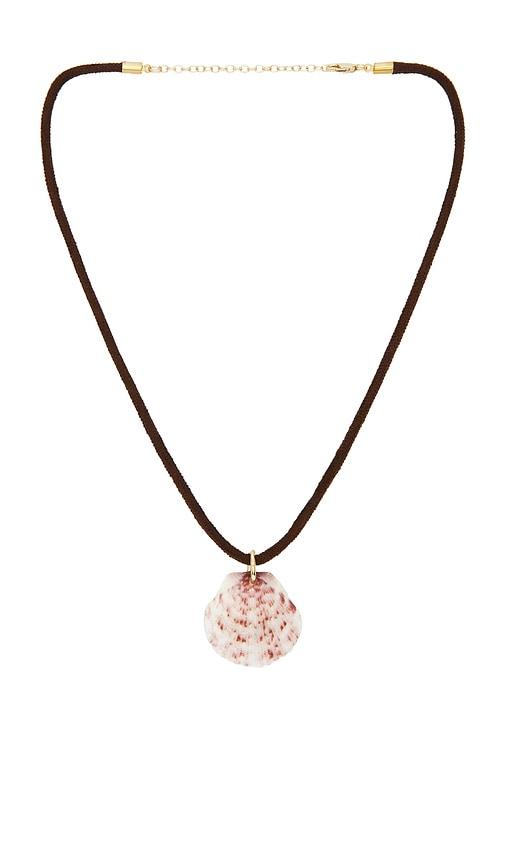 shashi pendant necklace in neutral.