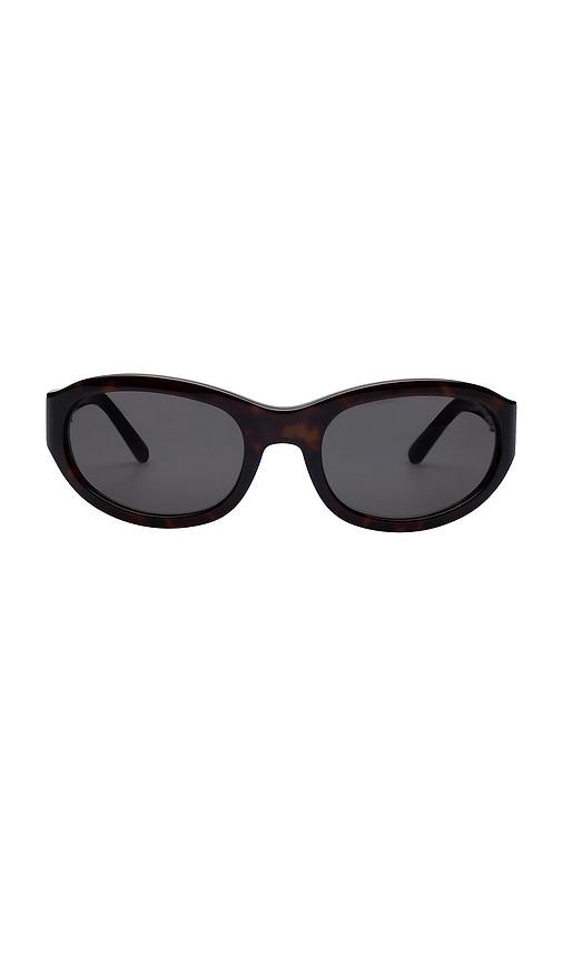 shevoke riko sunglasses in black.