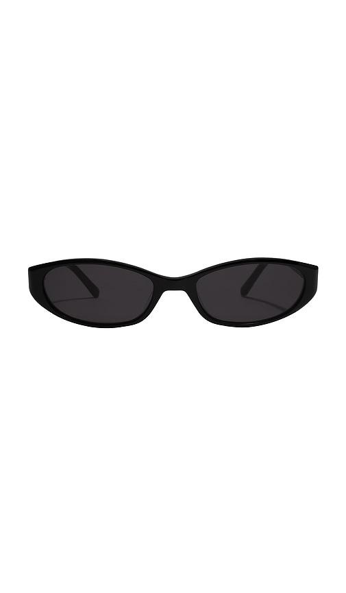 shevoke silon sunglasses in black.
