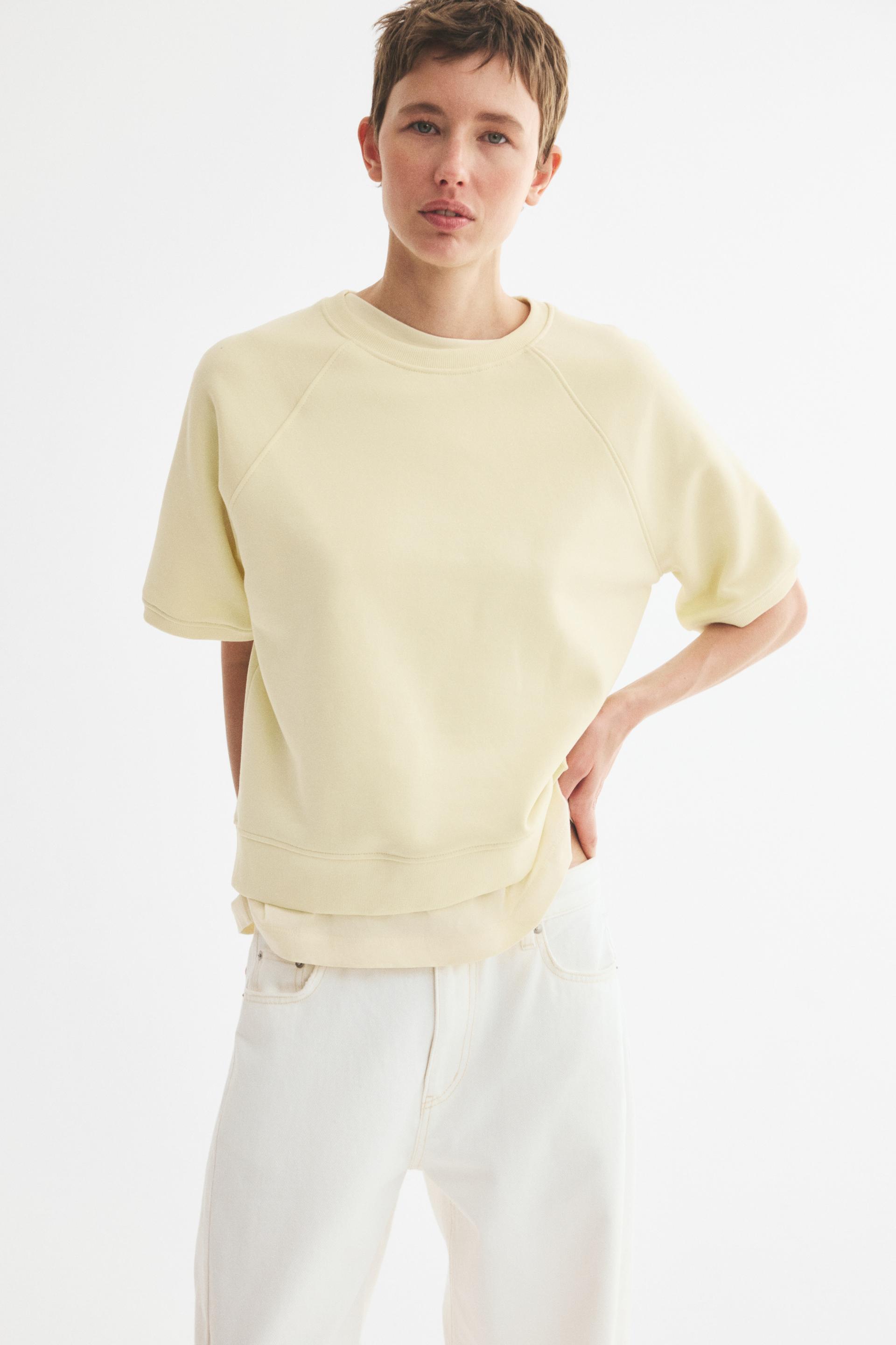 short-sleeved sweatshirt
