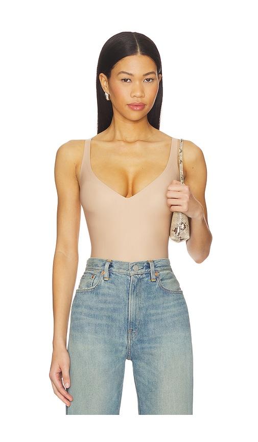 skims body plunge bodysuit in tan. - size 2x (also in l, m, s, xl, xs)