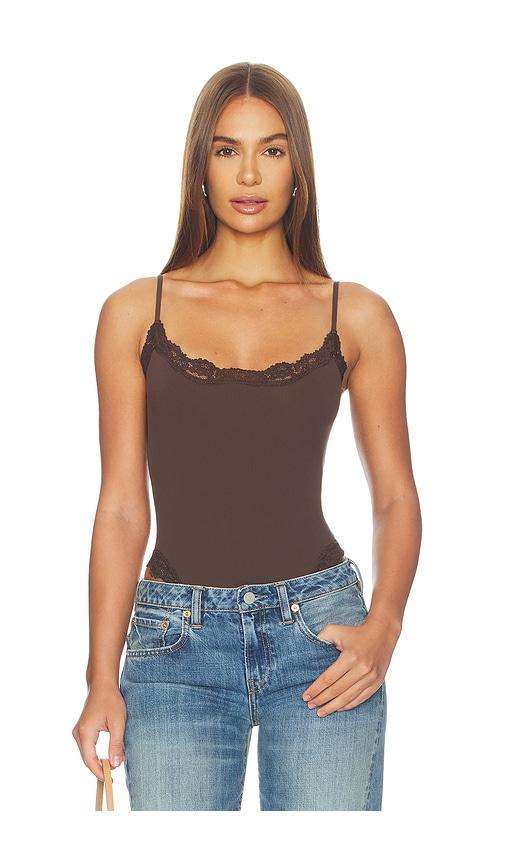 skims fits everybody lace cami bodysuit in brown. - size m (also in s, xs)
