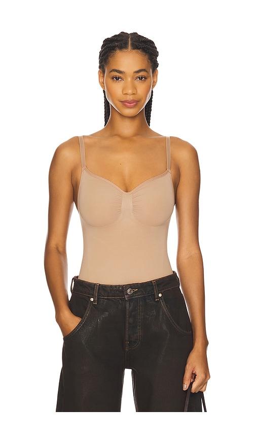 skims seamless sculpt bodysuit brief in beige. - size m (also in s, xs, xxl, xxs)