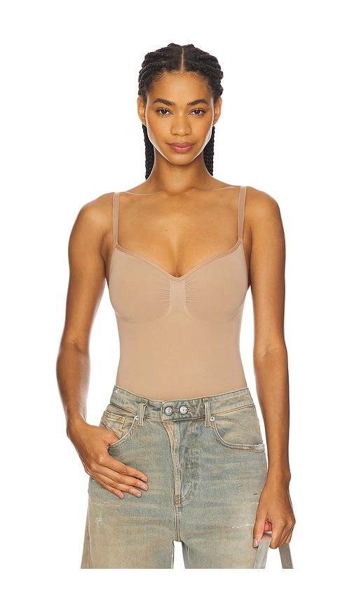 skims seamless sculpt thong bodysuit in beige. - size l (also in xs, s, m, xl, xxl)
