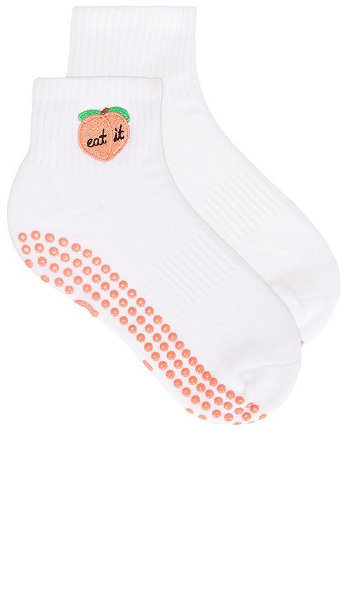 souls. peach grip socks in white. - size m/l (also in s/m)