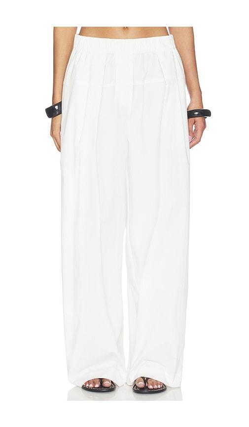 st. agni relaxed pleat pants in white. - size l (also in m, s, xl, xs)